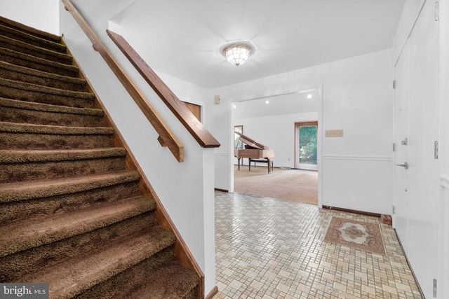 3908 SHORT HILL DR, Allentown, PA 18104