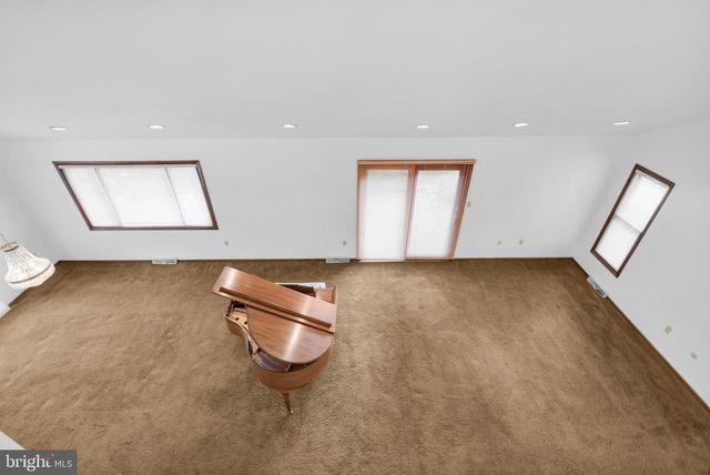 3908 SHORT HILL DR, Allentown, PA 18104