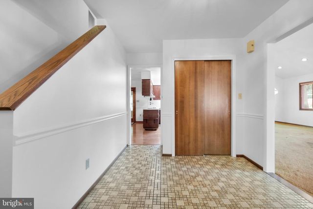 3908 SHORT HILL DR, Allentown, PA 18104