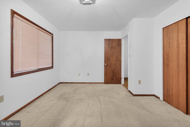 3908 SHORT HILL DR, Allentown, PA 18104