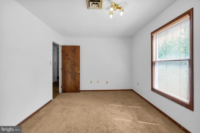 3908 SHORT HILL DR, Allentown, PA 18104