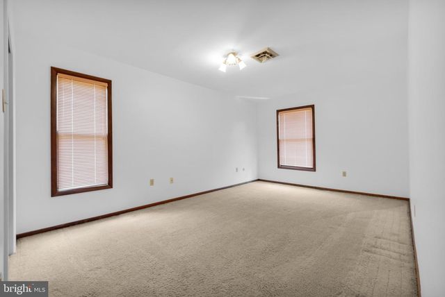 3908 SHORT HILL DR, Allentown, PA 18104