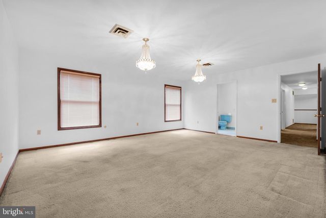 3908 SHORT HILL DR, Allentown, PA 18104