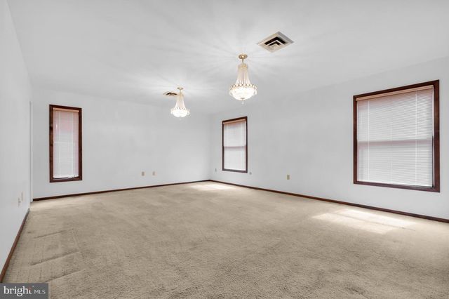 3908 SHORT HILL DR, Allentown, PA 18104