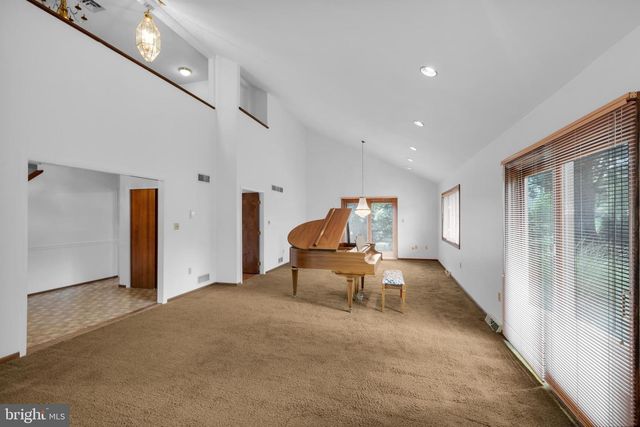 3908 SHORT HILL DR, Allentown, PA 18104