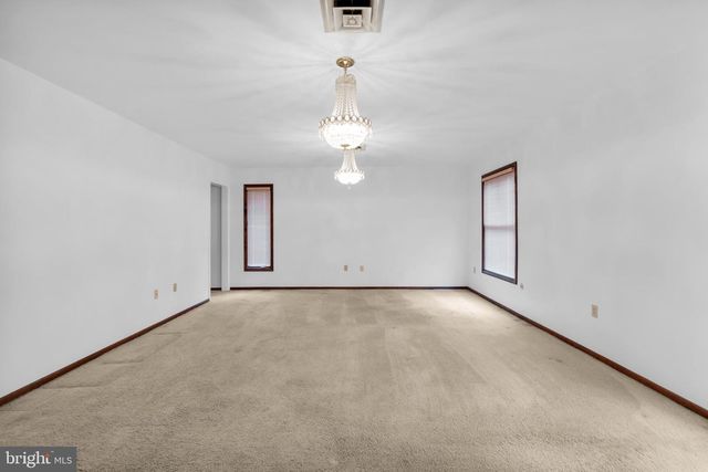 3908 SHORT HILL DR, Allentown, PA 18104