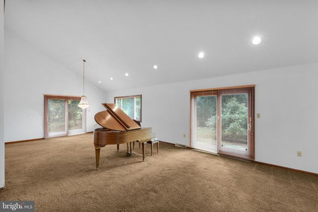 3908 SHORT HILL DR, Allentown, PA 18104