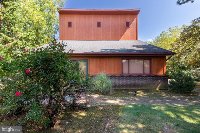 3908 SHORT HILL DR, Allentown, PA 18104