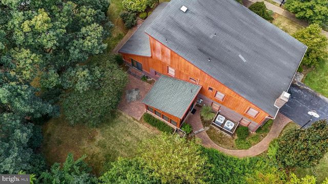 3908 SHORT HILL DR, Allentown, PA 18104