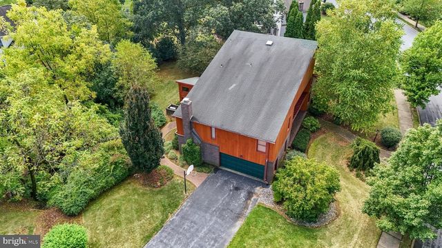 3908 SHORT HILL DR, Allentown, PA 18104