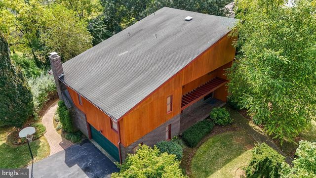 3908 SHORT HILL DR, Allentown, PA 18104