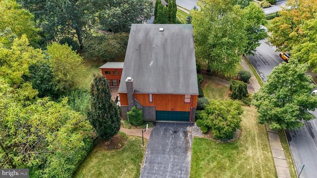 3908 SHORT HILL DR, Allentown, PA 18104