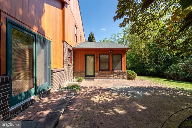 3908 SHORT HILL DR, Allentown, PA 18104