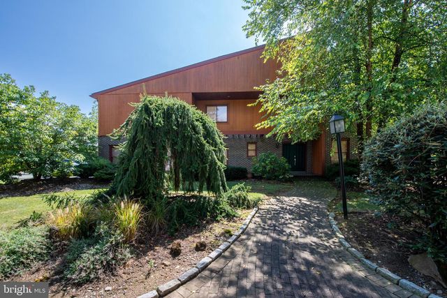 3908 SHORT HILL DR, Allentown, PA 18104