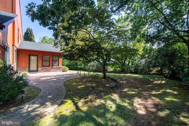 3908 SHORT HILL DR, Allentown, PA 18104