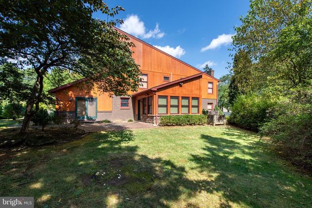 3908 SHORT HILL DR, Allentown, PA 18104