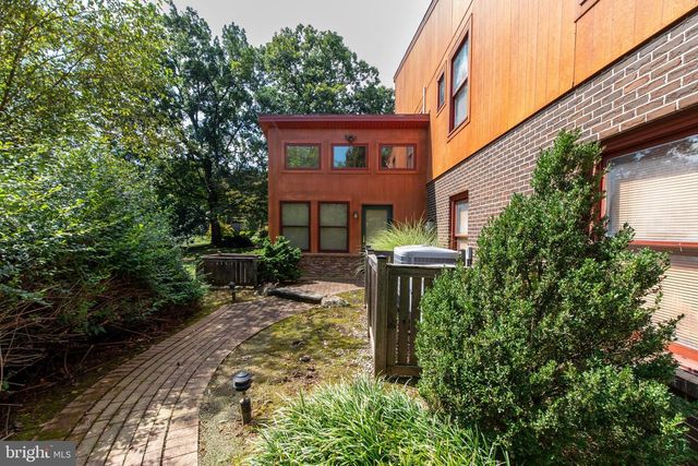 3908 SHORT HILL DR, Allentown, PA 18104