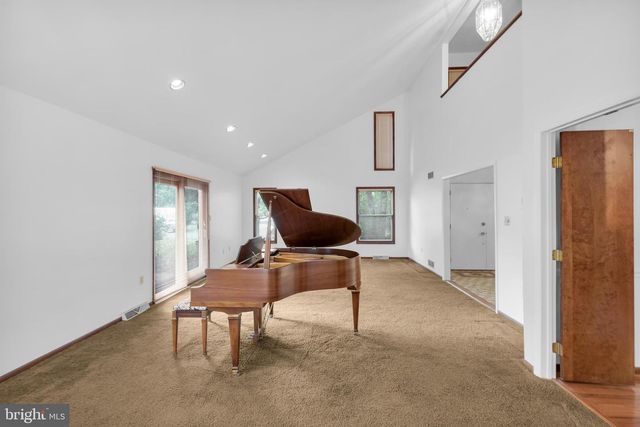 3908 SHORT HILL DR, Allentown, PA 18104