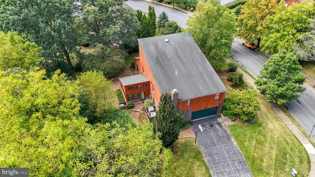 3908 SHORT HILL DR, Allentown, PA 18104