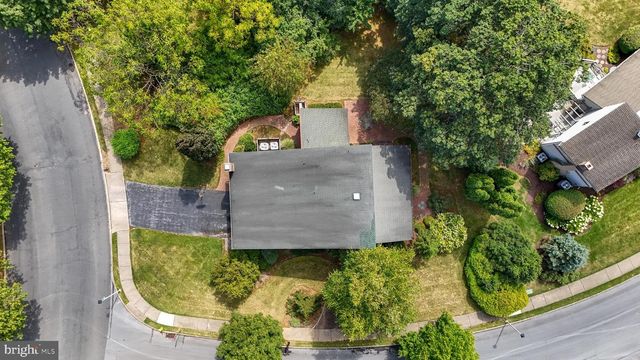 3908 SHORT HILL DR, Allentown, PA 18104