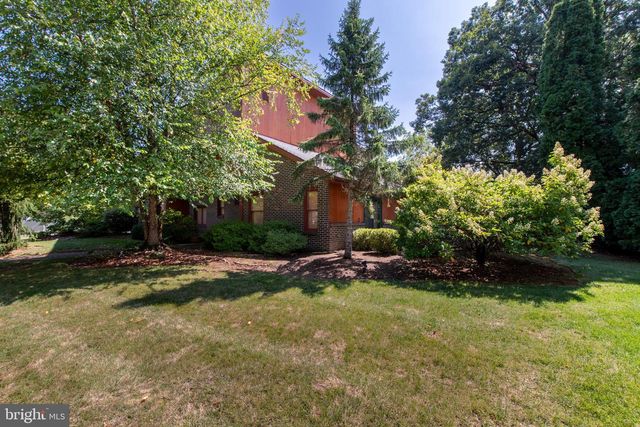 3908 SHORT HILL DR, Allentown, PA 18104