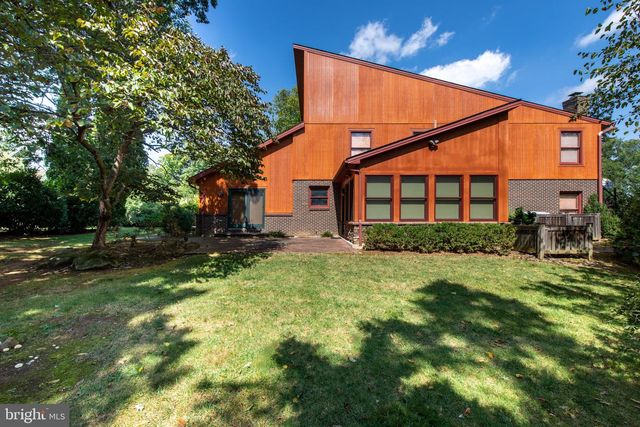 3908 SHORT HILL DR, Allentown, PA 18104