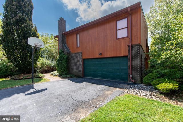 3908 SHORT HILL DR, Allentown, PA 18104