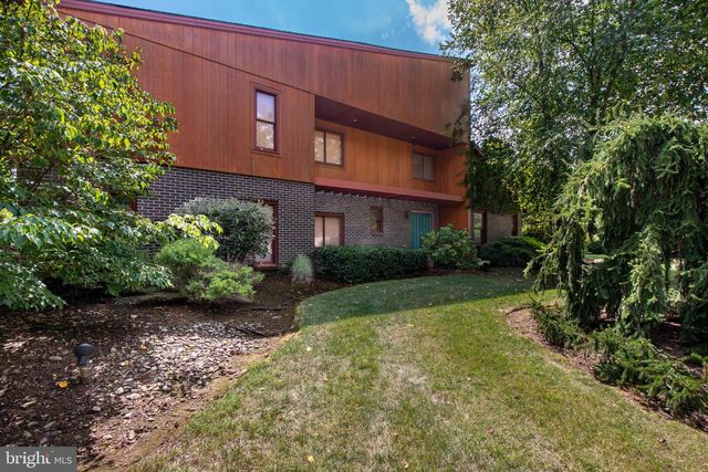 3908 SHORT HILL DR, Allentown, PA 18104