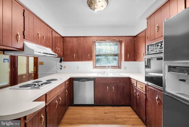 3908 SHORT HILL DR, Allentown, PA 18104