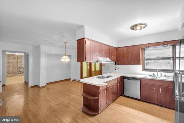 3908 SHORT HILL DR, Allentown, PA 18104