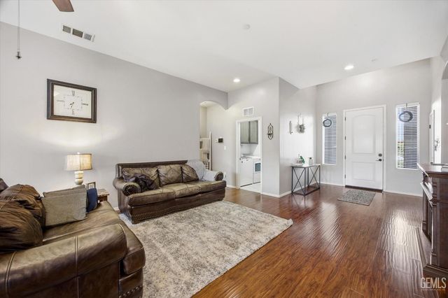 6417 Sultry Rose Court, Bakersfield, CA 93308