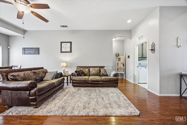 6417 Sultry Rose Court, Bakersfield, CA 93308