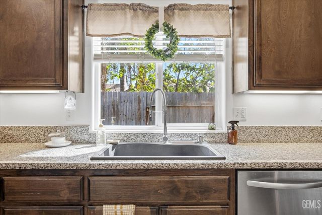 6417 Sultry Rose Court, Bakersfield, CA 93308