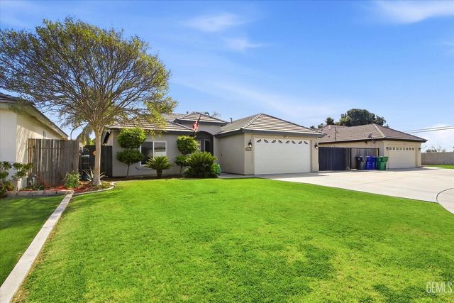 6417 Sultry Rose Court, Bakersfield, CA 93308