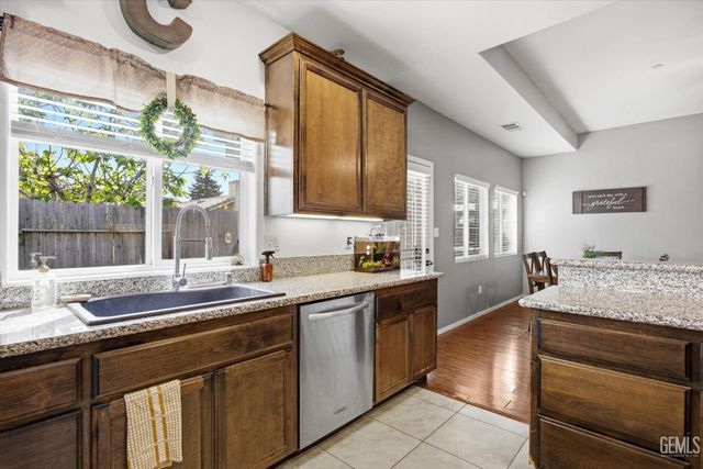 6417 Sultry Rose Court, Bakersfield, CA 93308