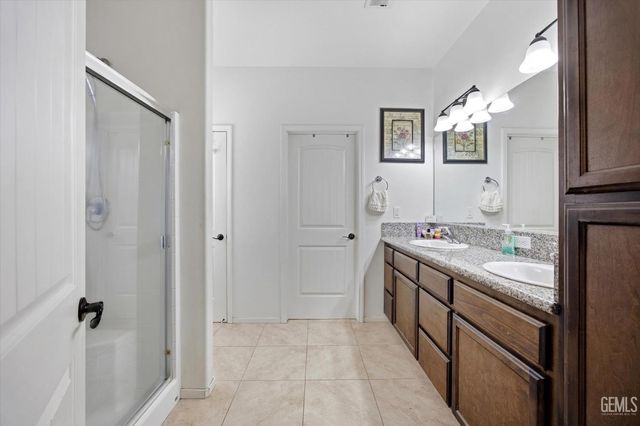 6417 Sultry Rose Court, Bakersfield, CA 93308