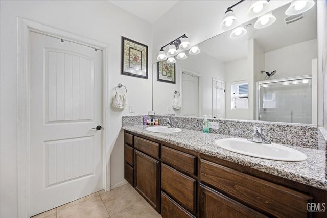 6417 Sultry Rose Court, Bakersfield, CA 93308