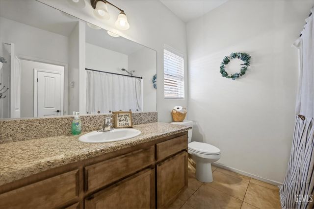 6417 Sultry Rose Court, Bakersfield, CA 93308