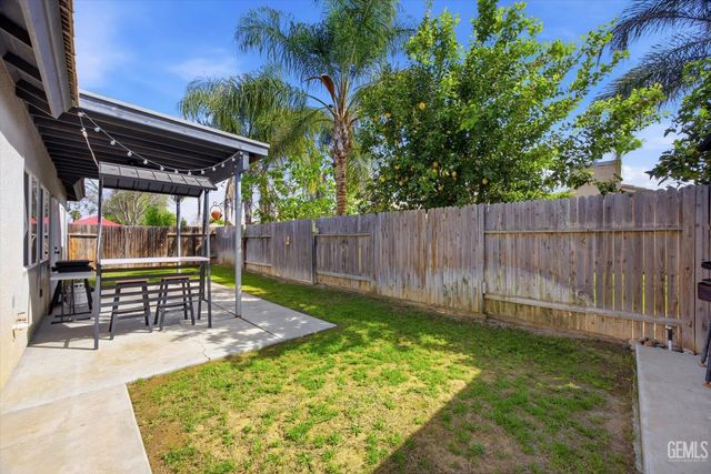 6417 Sultry Rose Court, Bakersfield, CA 93308