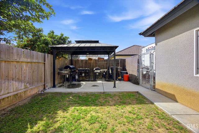 6417 Sultry Rose Court, Bakersfield, CA 93308