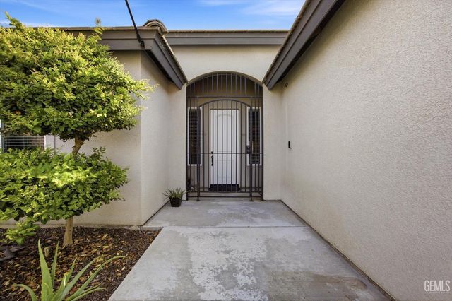 6417 Sultry Rose Court, Bakersfield, CA 93308