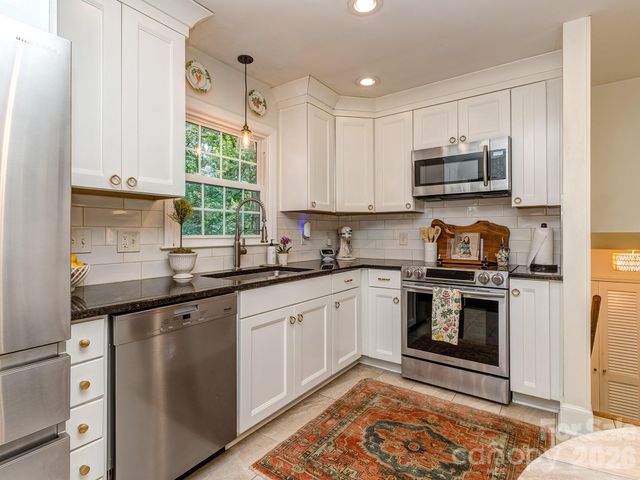 6817 Ronda Avenue, Charlotte, NC 28211