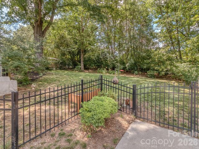6817 Ronda Avenue, Charlotte, NC 28211