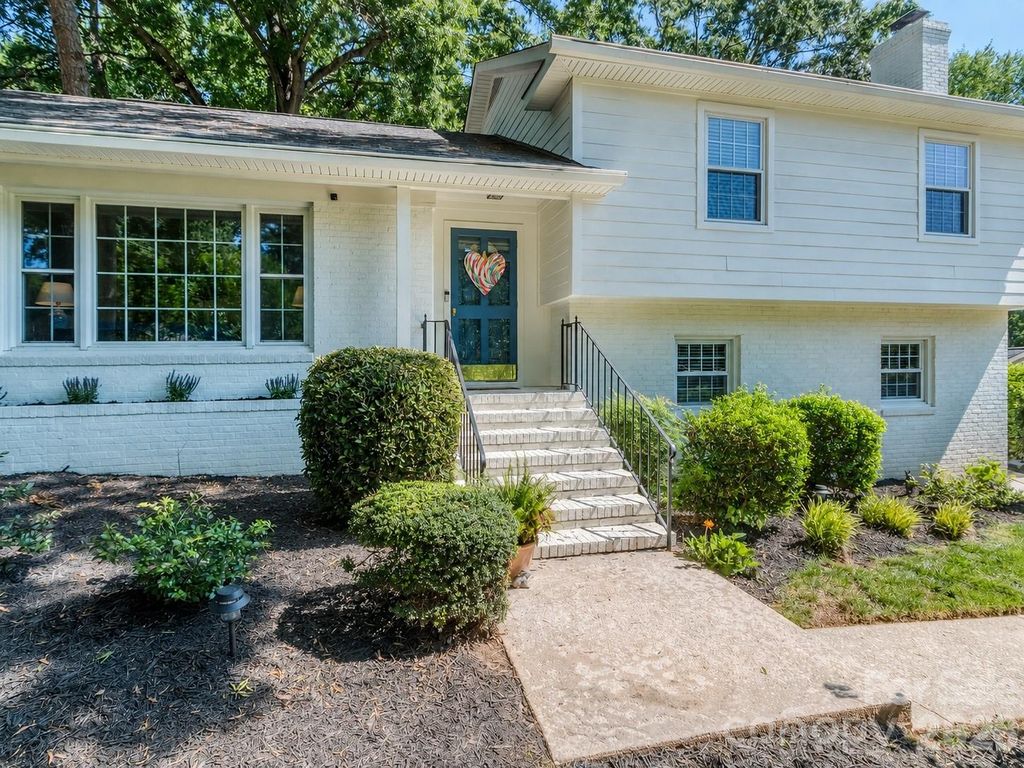 6817 Ronda Avenue, Charlotte, NC 28211