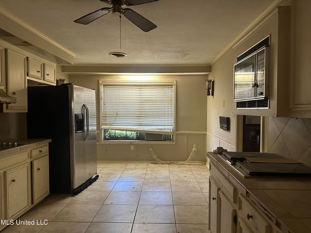25 Oak Creek Place, Jackson, MS 39211