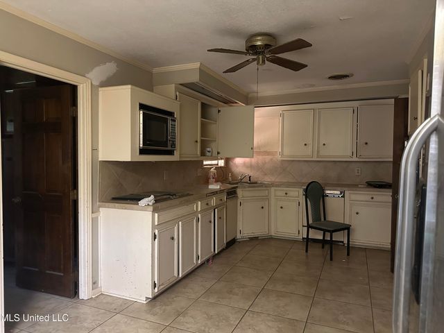 25 Oak Creek Place, Jackson, MS 39211