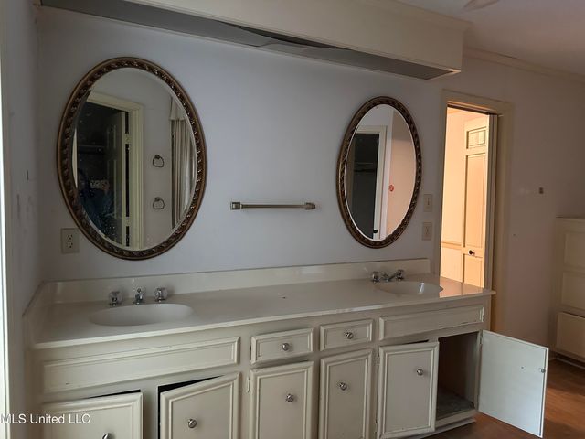 25 Oak Creek Place, Jackson, MS 39211