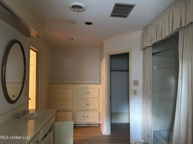 25 Oak Creek Place, Jackson, MS 39211