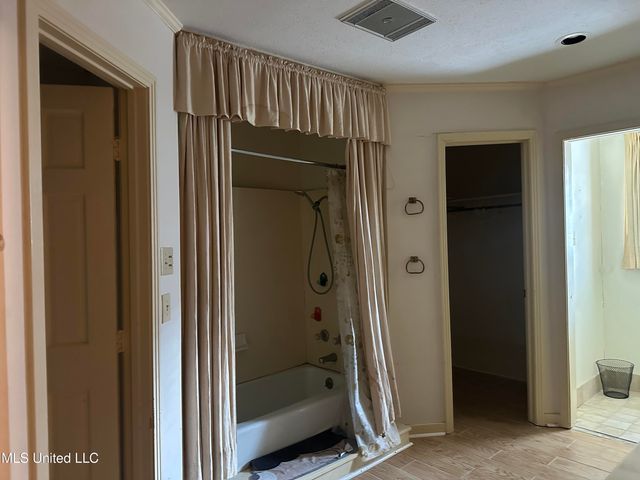 25 Oak Creek Place, Jackson, MS 39211