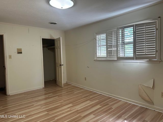 25 Oak Creek Place, Jackson, MS 39211